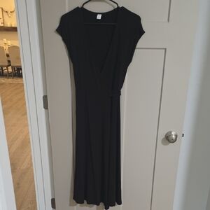 Old Navy Black V-Neck Sheath Dress